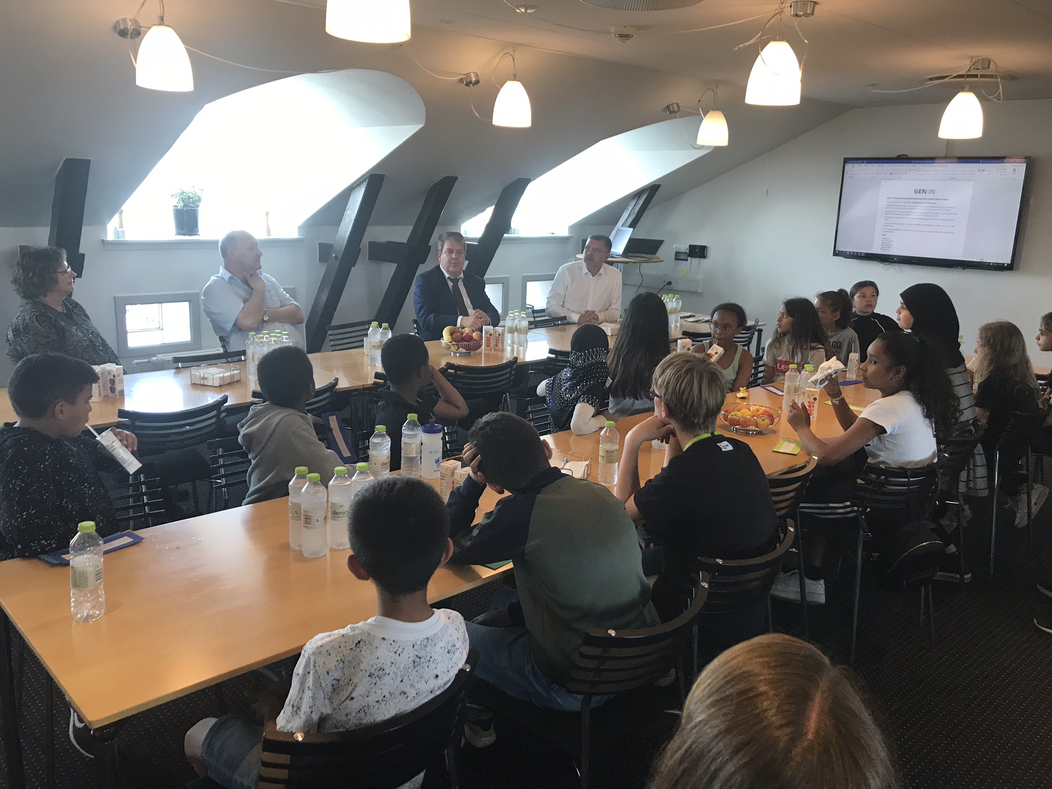 F733CB5A 4DCD 40A8 8BB1 5F148158DF12